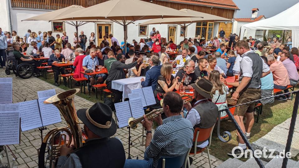 Gut besucht war der Frühschoppen mit der Kapelle &quot;AWA böhmisch&quot;. Bild: Franziska Danner/exb