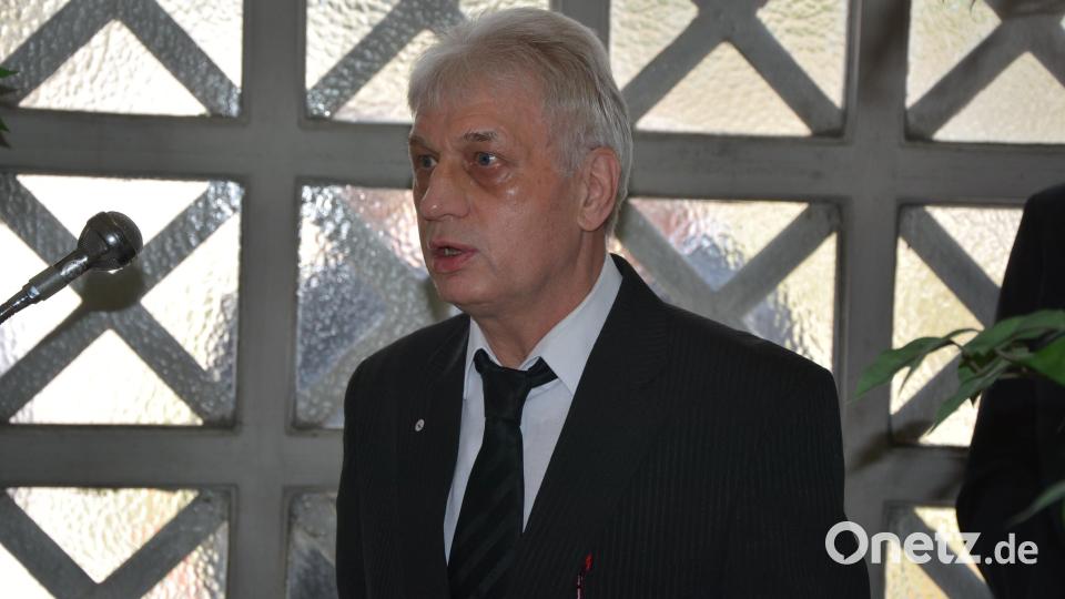 AWO-Kreisvorsitzender Edwin Ulrich dankte der Verstorbenen früheren Kreisvorsitzenden und Kreisgeschäftsführerin. Bild: jr