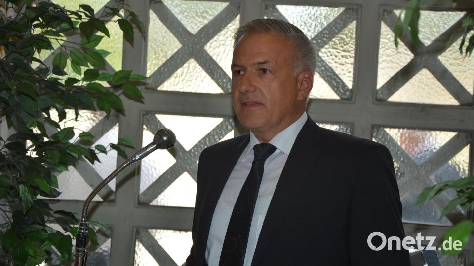 Landrat Roland Grillmeier erinnerte an den Einsatz der Verstorbenen für sozial schwächere Menschen. Bild: jr