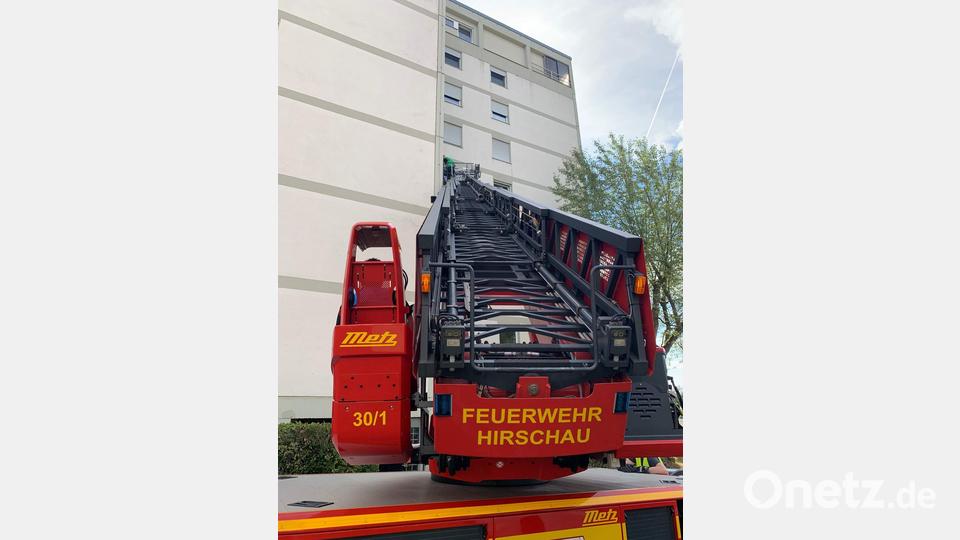 Bild 2:
Die praktische Ausbildung wurde an vier Samstagen abwechselnd in Auerbach und Hirschau durchgeführt, hier im Bild: Menschenrettung aus dem 5. Stock des Hochhauses „Am alten Brunnen“. Bild: u