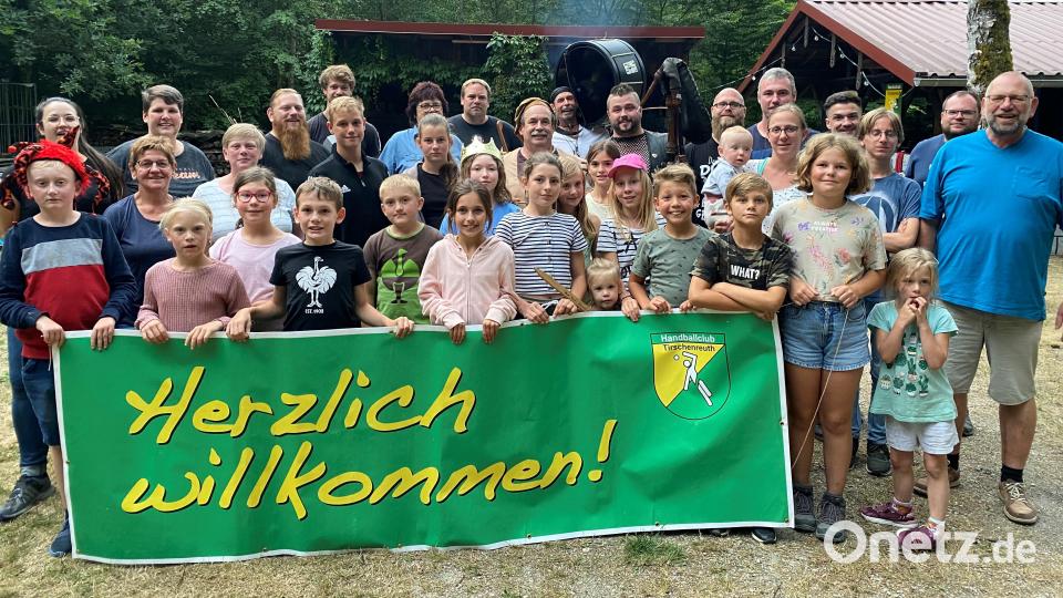 Das Zeltlager des Handballclubs Tirschenreuth stand heuer unter dem Motto „Ritter und Burgfräulein“. Bild: HC Tirschenreuth/exb