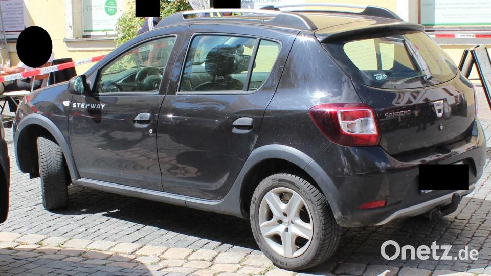 Mit diesen Auto ist die 65-jährige Angreiferin in die Weidener Altstadt gefahren. Bild: KPI Weiden in der Oberpfalz