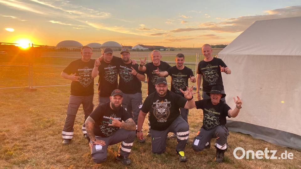 Das BRK-Team in &quot;Summer Breeze&quot;-T-Shirts. Bild: BRK Mitterteich/exb