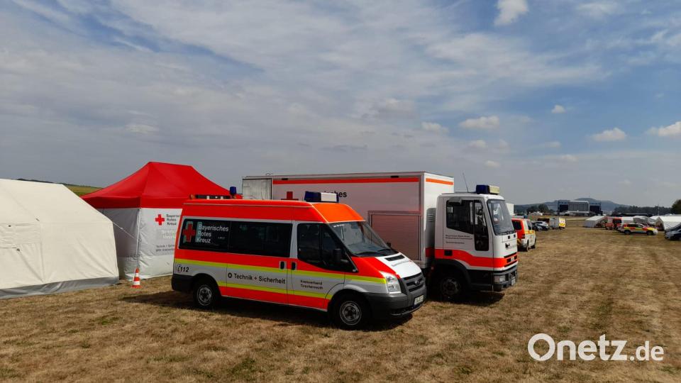 Mit diesen Fahrzeugen ist die BRK-Truppe nach Dinkelsbühl gefahren. Bild: BRK Mitterteich/exb