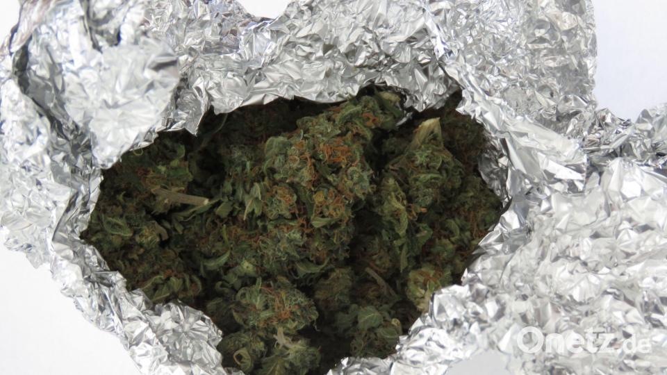 Rund 100 Gramm Marihuana hatten die Zwillingsbrüder in ihrem Auto dabei. Bild: Polizeiinspektion Waldsassen/exb