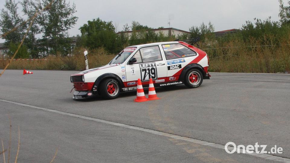 Mit der Startnummer 7: Detlef Deuerling mit seinem weiß-roten VW Polo 86 C. Bild: wro