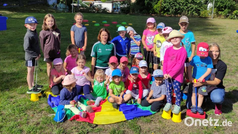 Bei der Ferienprogramm-Aktion „Kinderturnen“ wurde balanciert, gehüpft, auf Stelzen gelaufen oder mit Bällen gespielt. Bild: Stadt Bärnau/exb