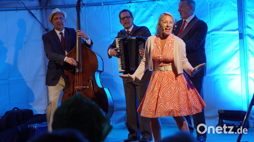 &quot;Conny und die Sonntagsfahrer&quot; boten Musik mit viel Schwung und Leidenschaft, die begeisterte. Bild: bkr