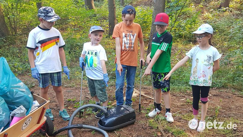 Über den Fund eines Staubsaugers mitten im Wald waren die Kinder entsetzt. Bild: nza