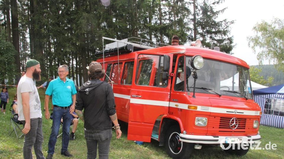 Ein Hingucker: Ein Feuerwehrauto, umgebaut zu einem luxuriösen Wohnwagen. Bild: frd