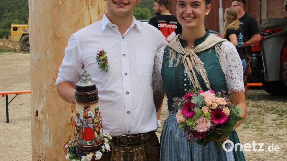 Louis Weigert und Christina Wiesner wurden das neue Oberkirwapaar. Bild: bjo
