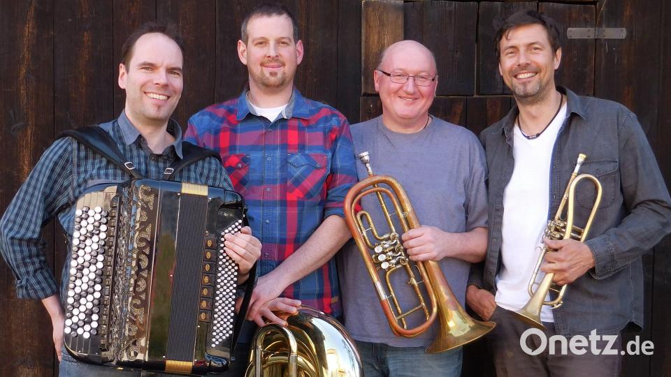 Blech-Akkord, nach eigener Aussage die &quot;erste Boygroup der Volksmusik&quot;, steht für zünftige Biergartenklänge aus Franken, Bayern und Böhmen. Bild: Blech-Akkord/exb