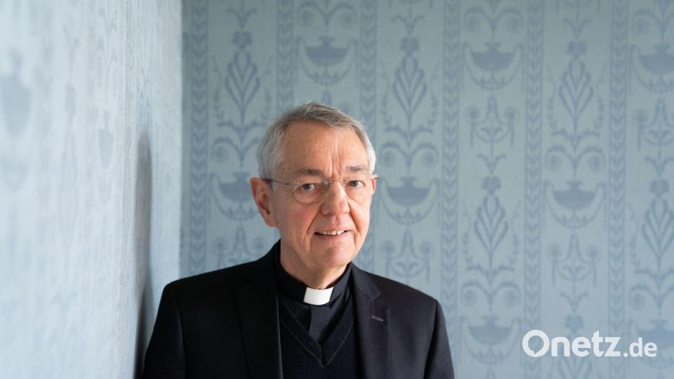 &quot;Nehmen Sie das Ordenskleid und tragen Sie es als Zeichen, dass Sie Christus, dem Herrn, verlobt sind.&quot; (Erzbischof Ludwig Schick) Archivbild: Nicolas Armer/dpa