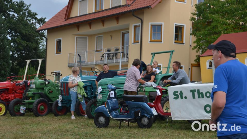 Die unterschiedlichsten Oldtimer-Raritäten wurden aus dem Schuppen geholt und bei der Oldtimerschau zum 50. Geburtstag der St. Thomas Schützen in Oberlind gezeigt. Bild: dob