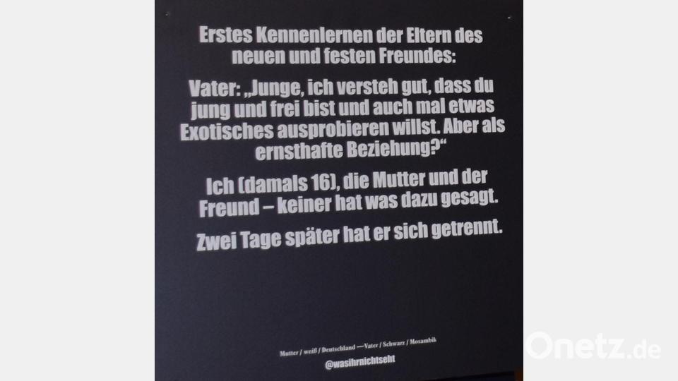 Einig auf den Schrifttafeln haben Manche schon gehört oder sogar selbst unbedacht ausgesprochen: Unterschiedliche Sätze, Worte oder Geschichten, die Menschen rassistisch verletzt haben, sollen nachdenklich stimmen. Bild: ubb
