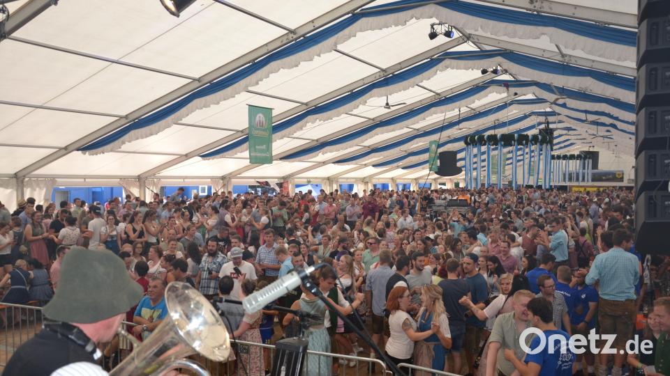 Ordentlich gefeiert wurde noch im Jahr 2019 auf der Flosser Kirwa - bevor wegen Corona das Event erstmal auf Eis gelegt werden musste. Archivbild: ens