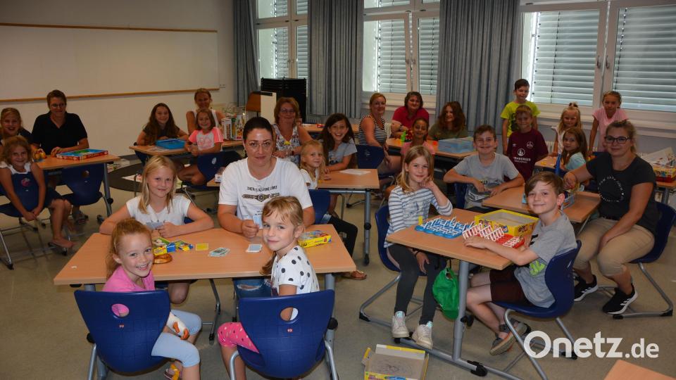 Ein Klassenzimmer hatte der Elternbeirat der Grundschule Konnersreuth in ein Spielezimmer verwandelt. Bild: jr