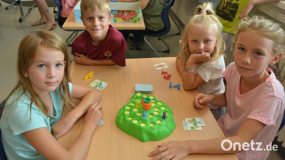 Unterhaltsame Stunden verbrachten 20 Kinder bei einem Spielenachmittag in der Grundschule. Bild: jr