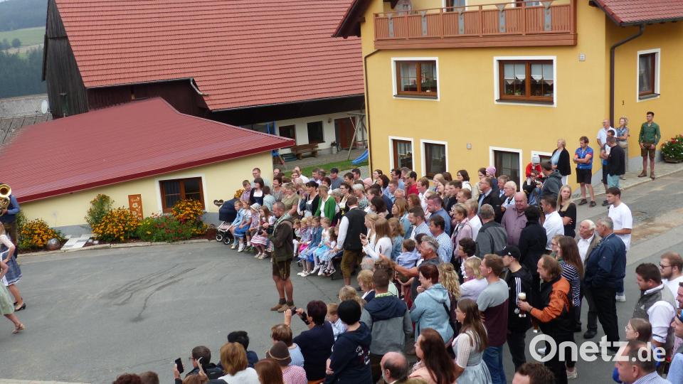 Die Besucher staunten über die Attraktion der Kirwaleit Bild: sl