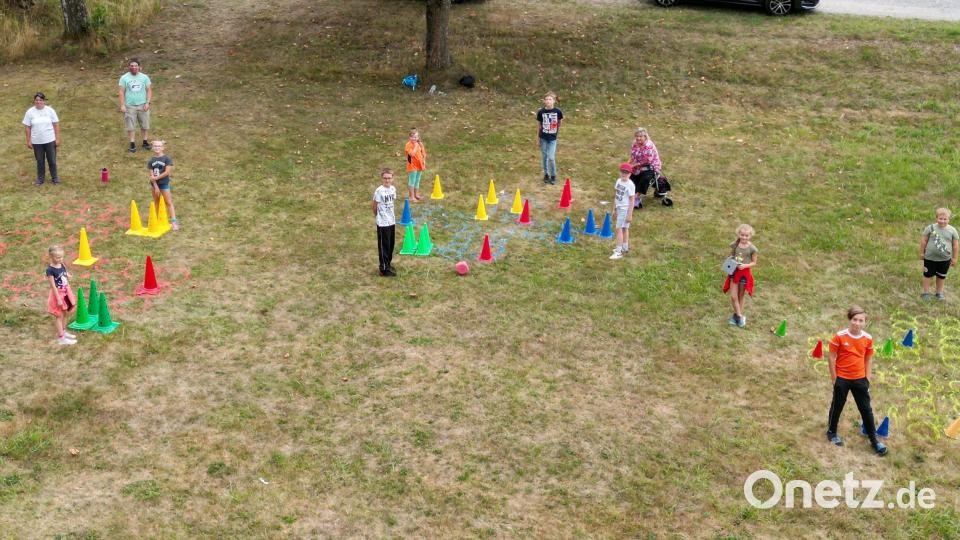 Auf einem Spielfeld im XXL-Format wurde im Freien gespielt. Bild: nza