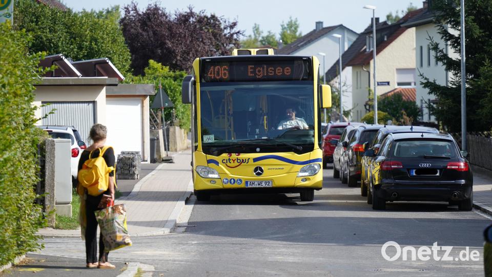Die Buslinie 406 fährt weiter durch die Frühlingsstraße. Die Linie 410 hingegen hat eine neue Haltestelle in der Ackermannstraße bekommen. Bild: ref