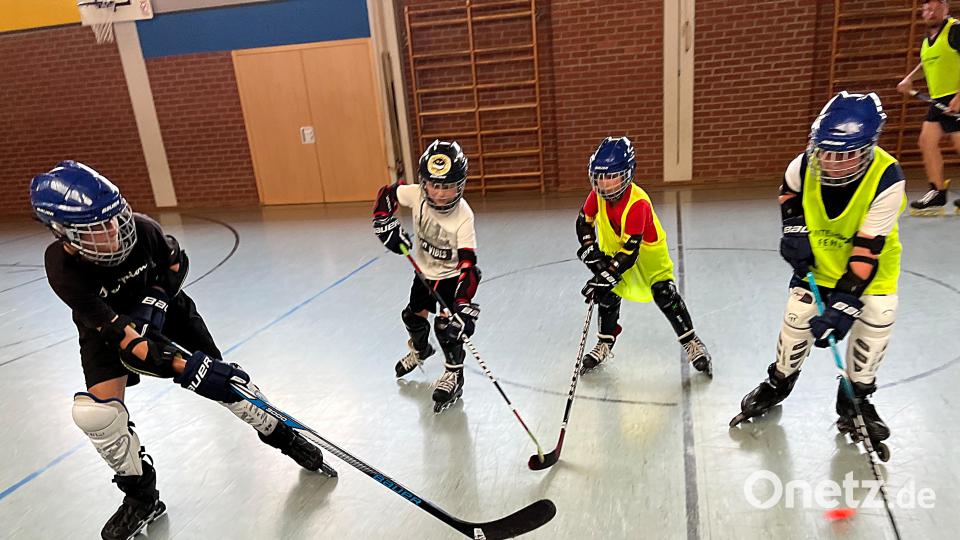 Die Hockey-Gruppe des TSV Krummenaab lud Kinder und Jugendliche zu einem Hockey-Match auf Inline-Skates ein. Bild: nza