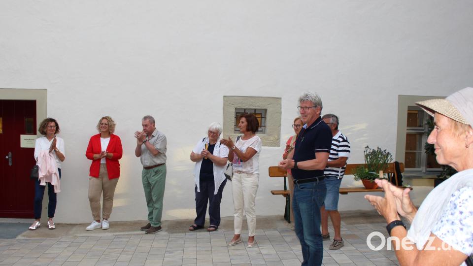 Mitglieder des Inititaktivkreises Tirschenreuth schauten sich im neuen Resl-Informationszentrum in Konnersreuth um. Bild: Landratsamt Tirschenreuth/exb