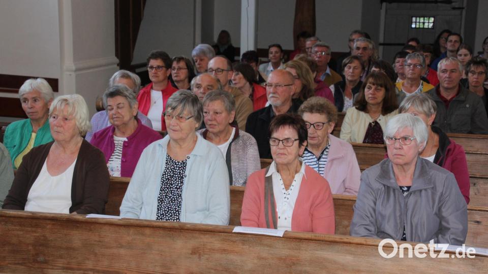 Gut gefüllt war die Allerheiligenkirche beim &quot;Evensong&quot;. Bild: kro