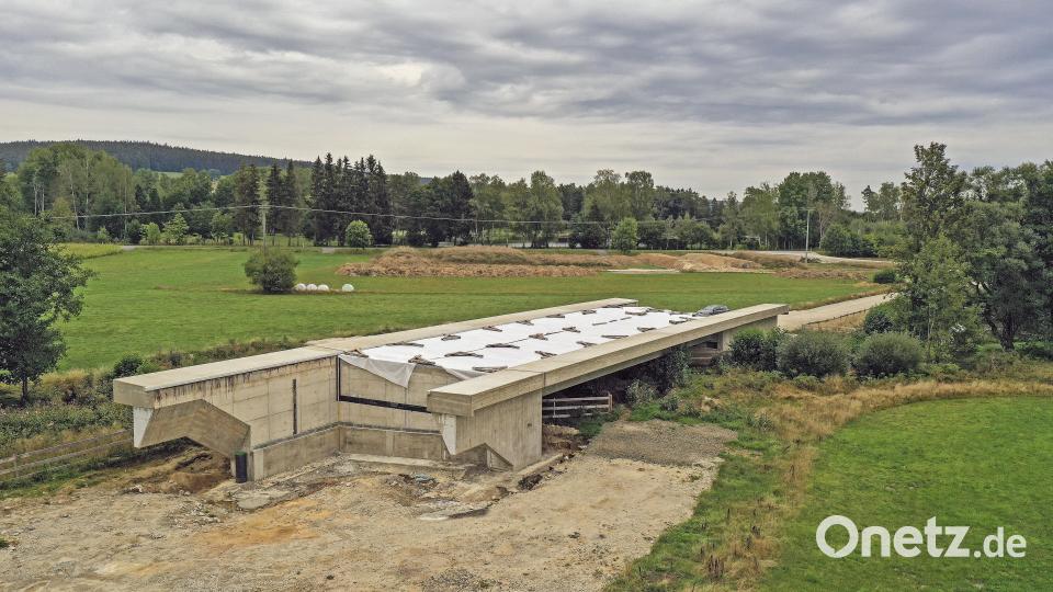 Bereits fertig ist die Kösseinebrücke in der Nähe des Kösseinebades. Bild: Florian Miedl/fph