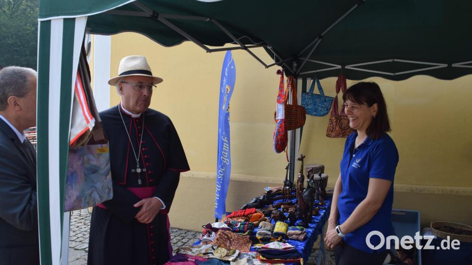 Der Verein Socialis for the Gambia ist schon seit vielen Jahren am Mausberg präsent und weckte bei seinem letzten Besuch vor drei Jahren auch das Interesse von Bischof Voderholzer. Bild: swo