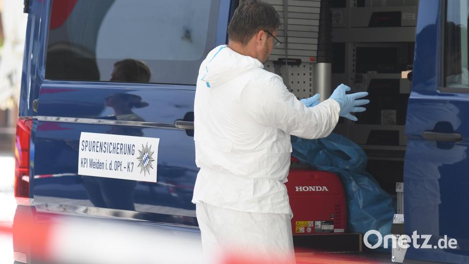 Auch die Spurensicherer waren am Dienstag vor Ort. Bild: Gabi Schönberger