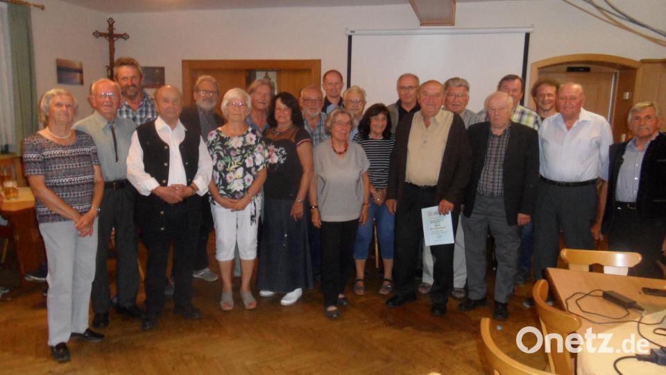 Der Oberpfälzer Waldverein von Wernberg-Köblitz ehrte zahlreiche Mitglieder, die dem Verein schon sehr lange die Treue halten. Bild: she