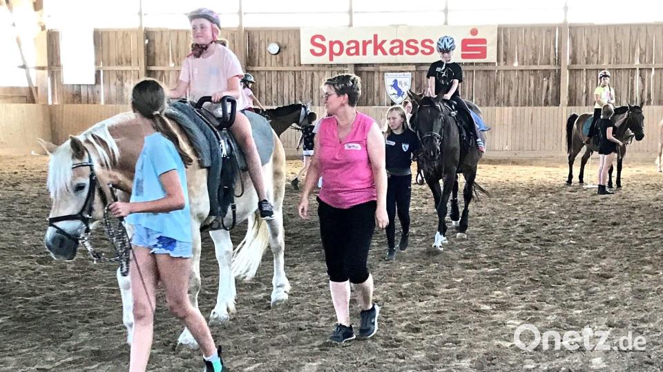 Über 30 Kinder aus den Gemeinden Speichersdorf, Kemnath, Kastl und Weidenberg nahmen beim Ferienprogramm des Reitclubs am Kulm teil. Bild: hai