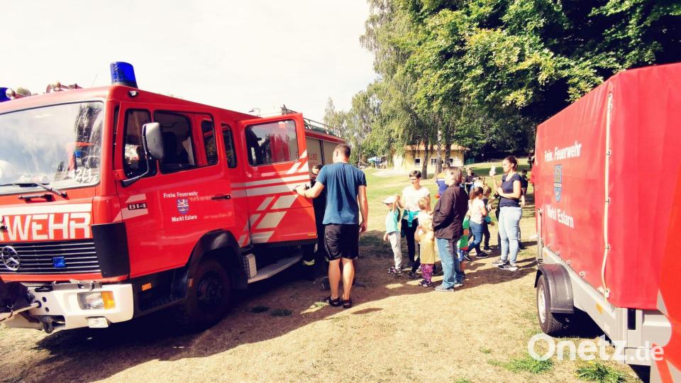 Mächtig Andrang herrschte bei den Rundfahrten am Feuerwehrauto. Bild: gz