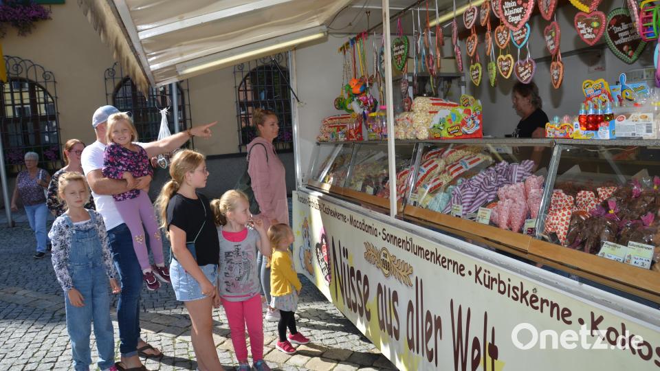 Vor allem die Kinder zog es zum Naschparadies. Bild: dob