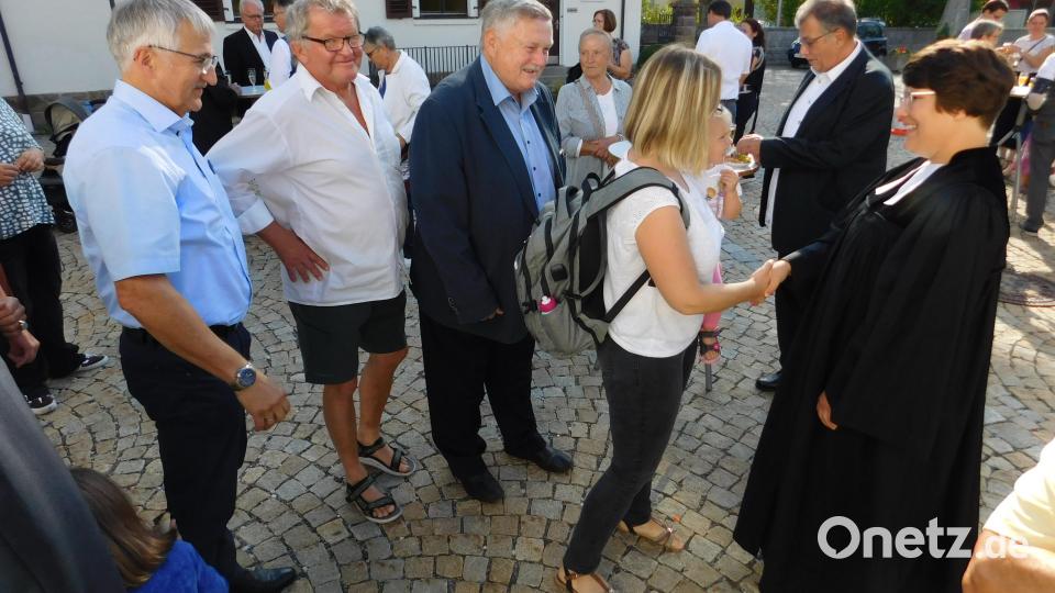 Dem Festgottesdienst schloss sich ein Empfang an. Bild: hai