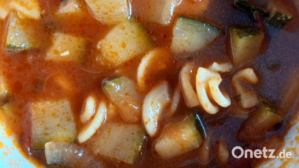 Zucchini-Minestrone: Petra Fischer aus Amberg verrät ihre Rzept für dieses schnelle Gericht. Bild: Petra Fischer/exb