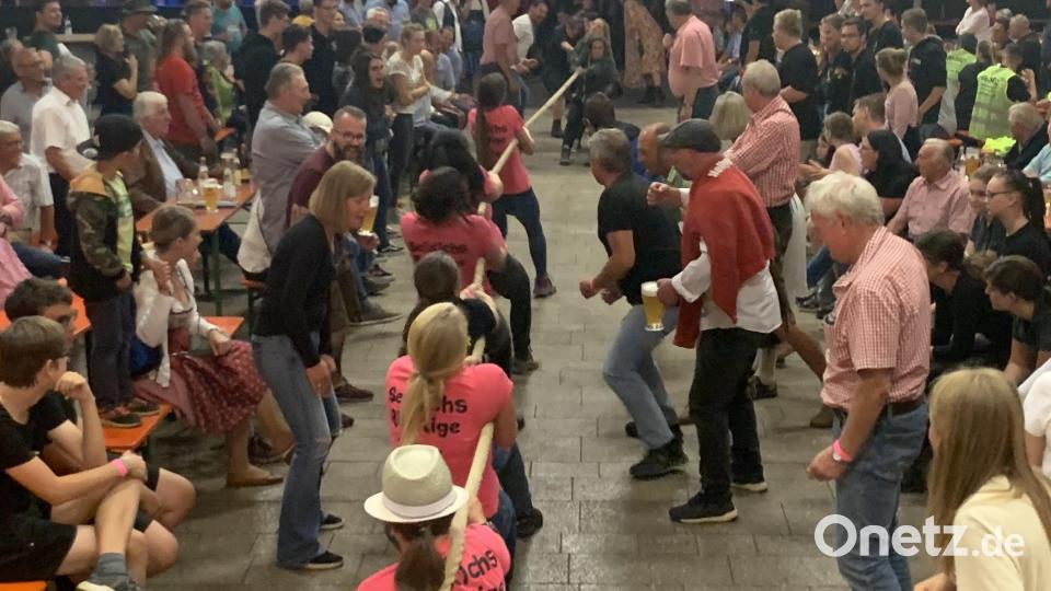 Die Wurzer Frauen mit dem Teamnnamen „die Se(x)chs Richtigen“ legen sich mächtig ins Zeug. Bild: tok