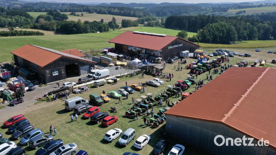 Die Bulldog- und Oldtimerschau lockt jede Menge Besucher an. Bild: tok