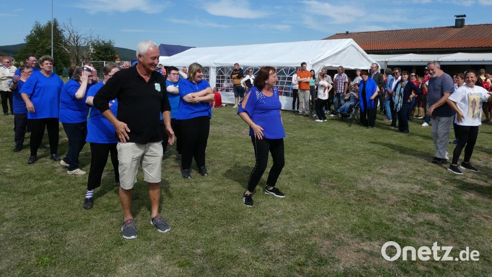 Auch Tanzeinlagen gehörten zum Programm des integrativen Sport- und Spielefest des SC Weiding. Bild: eib