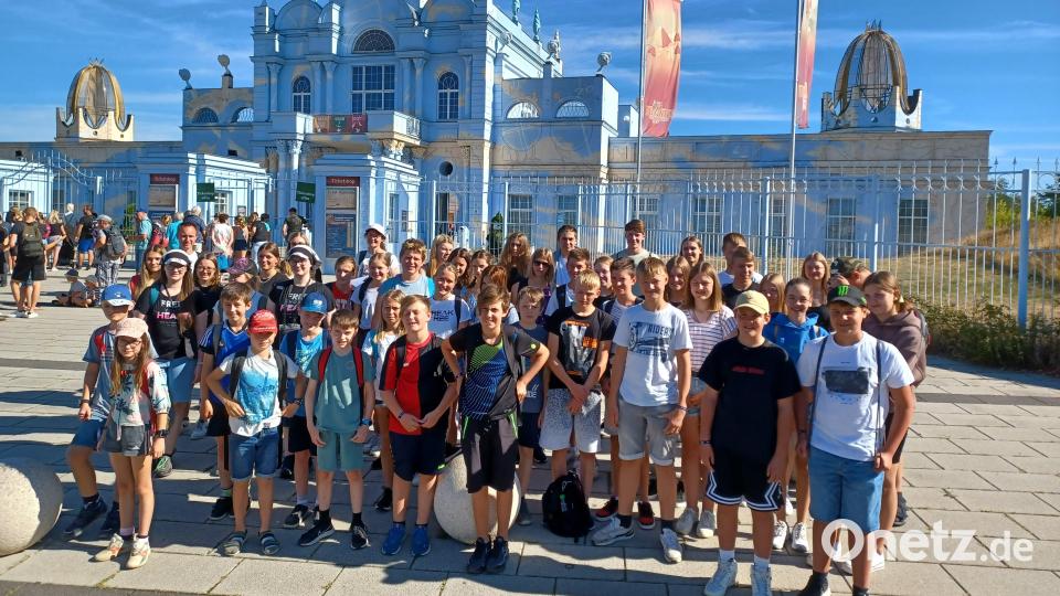 46 Kinder und Jugendliche waren mit dem Kreisjugendring Tirschenreuth im Freizeitpark Belantis bei Leipzig. Bild: Markus Siller/exb