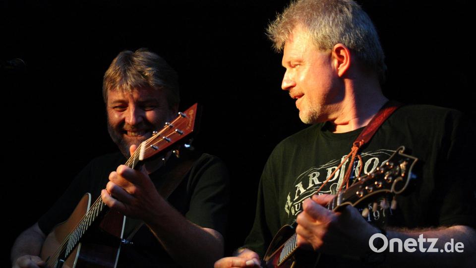 Nach der Filmvorführung und einer 45-minütigen Pause spielt ab 21 Uhr das Duo &quot;MistleToe &amp; Ivy&quot; im Ring-Theater in Amberg. Bild: Franz Nagler/MistleToe &amp; Ivy