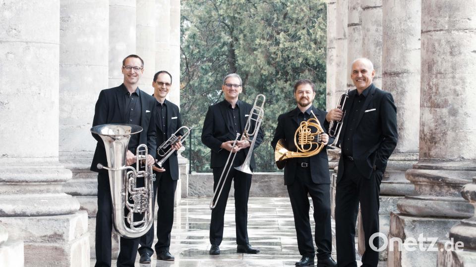 Das Quintett &quot;Joseph Haydn Brass&quot; gastiert am Samstag, 17. September in Fockenfeld. Mit dabei sind (von links) Günther Kleidovsky (Tuba), Peter Bauer (Trompete), Robert Pöpperl (Posaune), Florian Janezic (Horn) und Hans Stangl (Trompete). Bild: Joseph Haydn Brass/exb