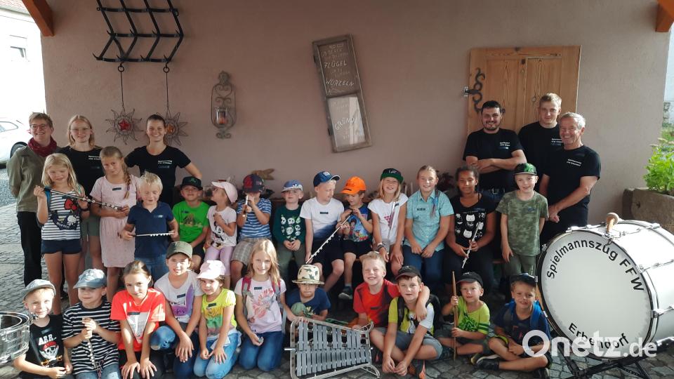 Im Rahmen des Ferienprogramms retteten Kinder das Königreich &quot;Hauxdorfia&quot; vor großer Not. 24 Kinder nahmen an der Veranstaltung des Erbendorfer Spielmannszuges teil. Bild: fks