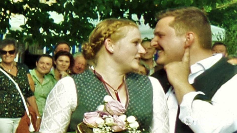 Beim Tanzen wurde ihnen ganz schön warm, aber jetzt ist es geschafft: Das neue Oberkirwapaar in Weißenbrunn heißt Sabine Buchmann und Michael Wisgickl. Bild: jml