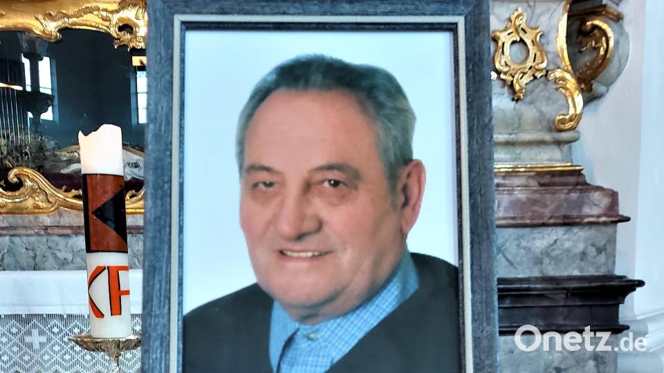 Michael Mayers Bezug zur Natur und zur Landwirtschaft brachte ein Ährengebinde unter dem Bild des Verstorbenen zum Ausdruck. Bild: lg