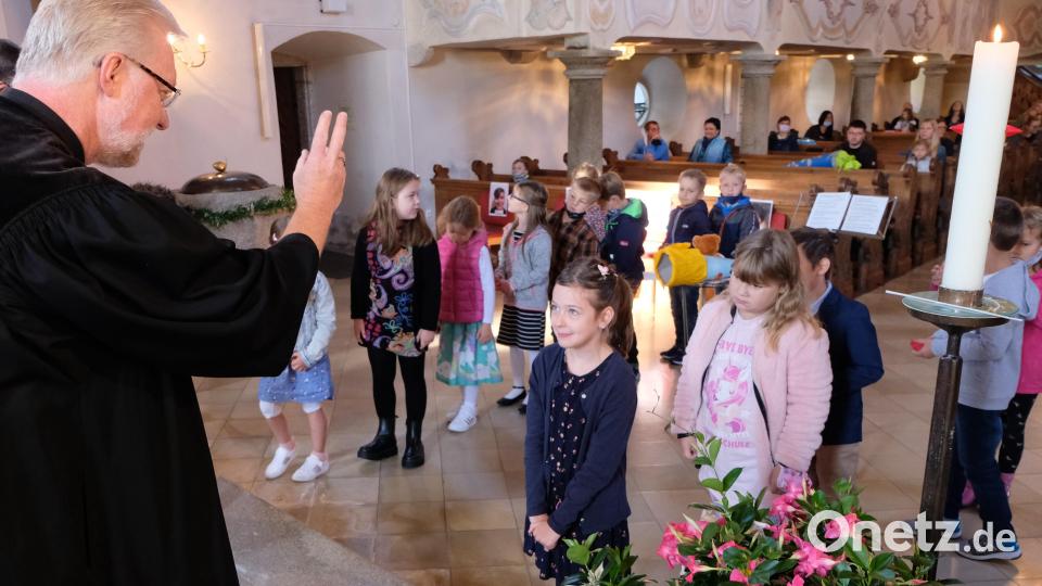 Im Gottesdienst zum Schulanfang in Floß am Dienstag, 13. September, um 8.15 in der evangelischen Kirche St. Johannes Baptista werden die Schulanfänger durch die beiden Ortsgeistlichen, Pfarrer Max Früchtl und Pfarrer Wilfried Römischer gesegnet. Archivbild: le