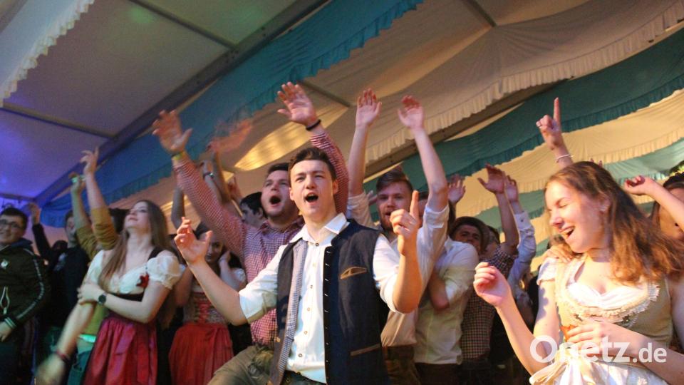 Die Stimmung im Festzelt in Wackersdorf war 2019 schon gut. Bild: Michael Weiß/exb
