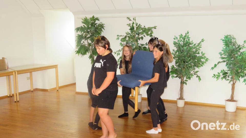 In neue Rollen schlüpfen und sich ausprobieren macht den Kindern beim Theater-Workshop viel Spaß. Bild: adj