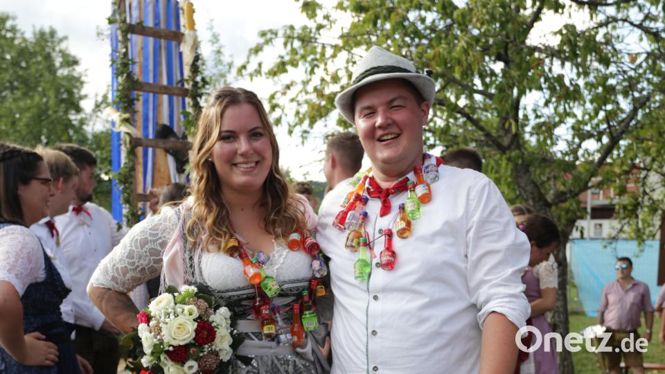 Annika Nahlik und Jonas Huber sind das Oberkirwapaar 2022 in Schwend. Bild: Kirwagemeinschaft Schwend/exb